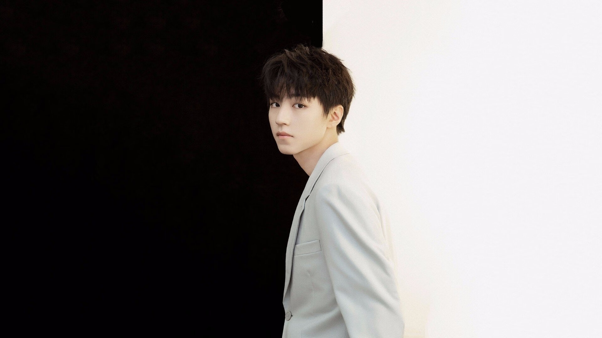 开云·体育官网-城市滑板极限表演，街头运动的新潮流，城市滑板视频