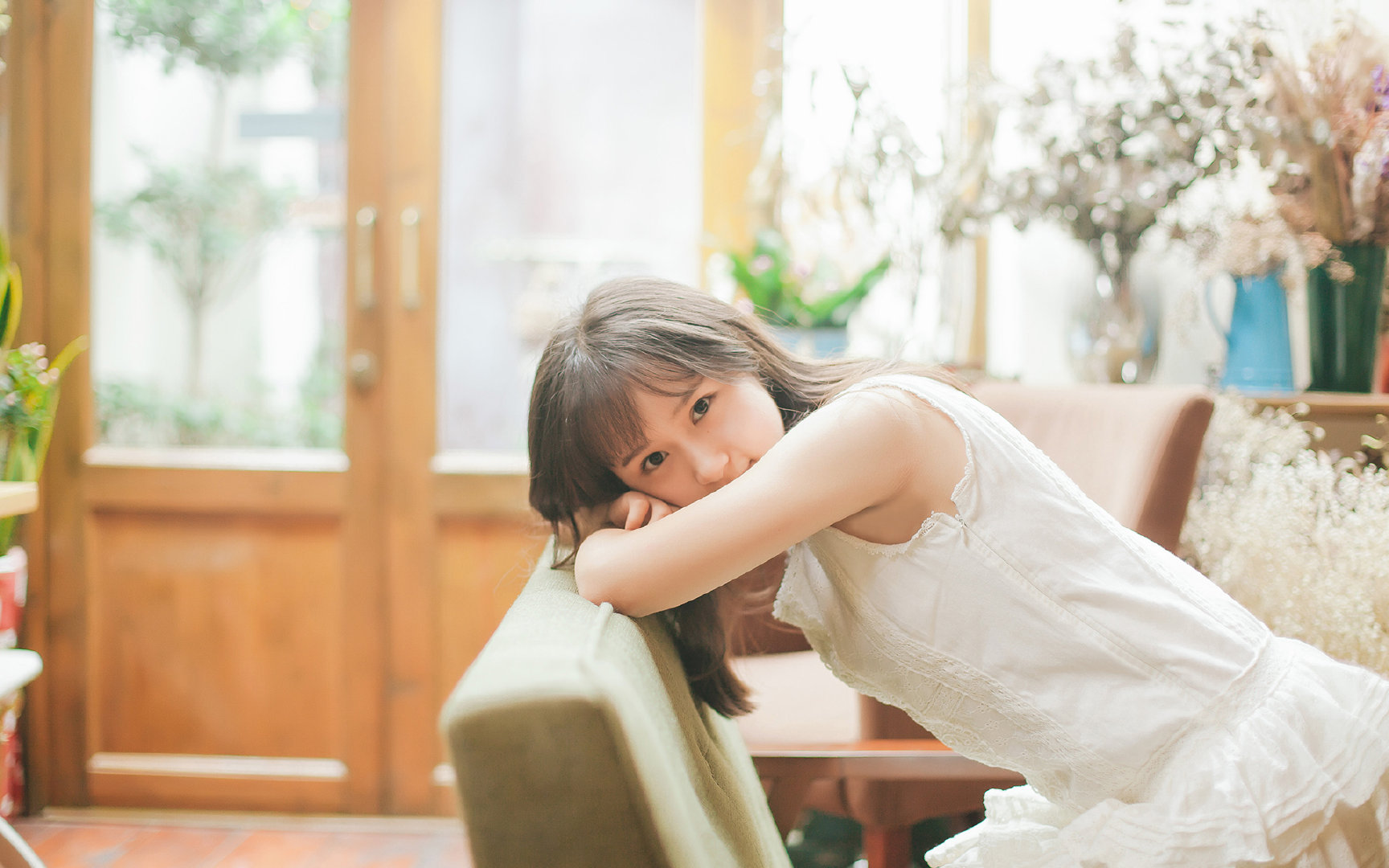 绿色环保足球场成为城市新名片,打造“绿色足球城市”,足球场绿色草坪背景图